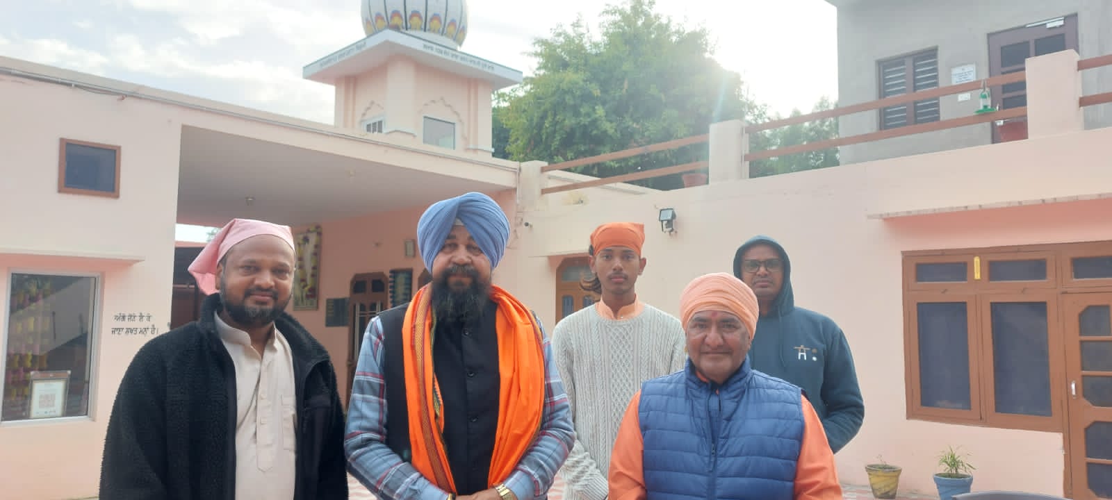 Mahant Hari Das and others honored Daljit Ajnoha for receiving his doctorate degree